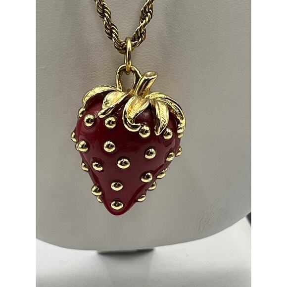 Avon Vintage Gold Tone Rope Chain Red Strawberry Golden Seeds Pendant Necklace - Picture 2 of 13